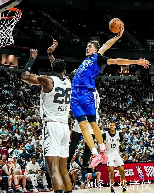 弗拉格身穿深蓝Hesi Low v2，创造生涯新高42分7篮板6助攻