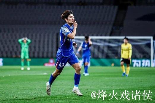 上海申花队杨皓宇:从0到1的跨越 希望为国征战 上海申花队杨皓宇:从0到1的跨越 希望为国征战