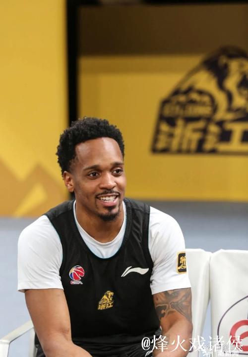 广厦官宣签下巴里-布朗 上赛季季后赛场均27分 广厦官宣签下巴里-布朗 上赛季季后赛场均27分